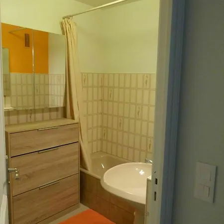 With One Bedroom In Saint-raphael, With Wonderful Sea View, Apartment *